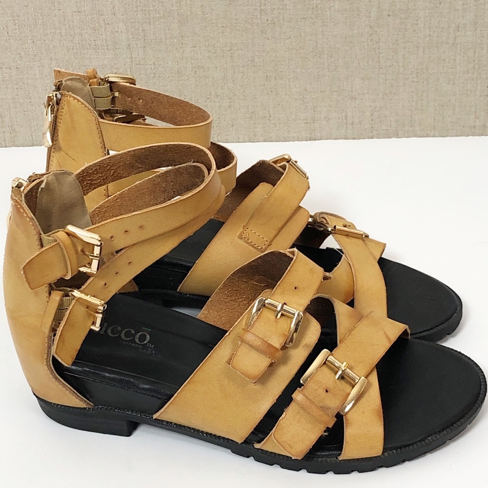 Bucco Tan Contigos Sandals Sz 8.5